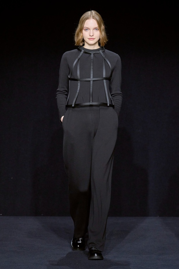 مجموعة Emporio Armani "سيرك الحياة"... إطلالات كلاسيكية بلمسة مرحة