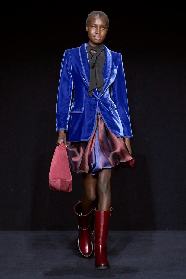 مجموعة Emporio Armani "سيرك الحياة"... إطلالات كلاسيكية بلمسة مرحة