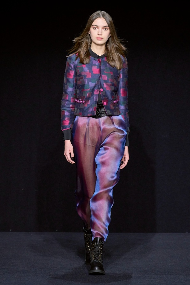 مجموعة Emporio Armani "سيرك الحياة"... إطلالات كلاسيكية بلمسة مرحة