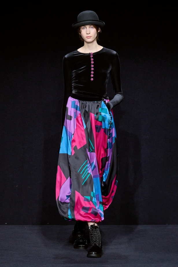 مجموعة Emporio Armani "سيرك الحياة"... إطلالات كلاسيكية بلمسة مرحة