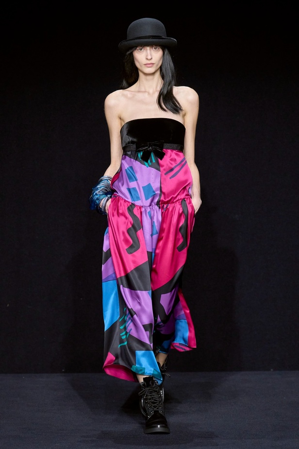 مجموعة Emporio Armani "سيرك الحياة"... إطلالات كلاسيكية بلمسة مرحة