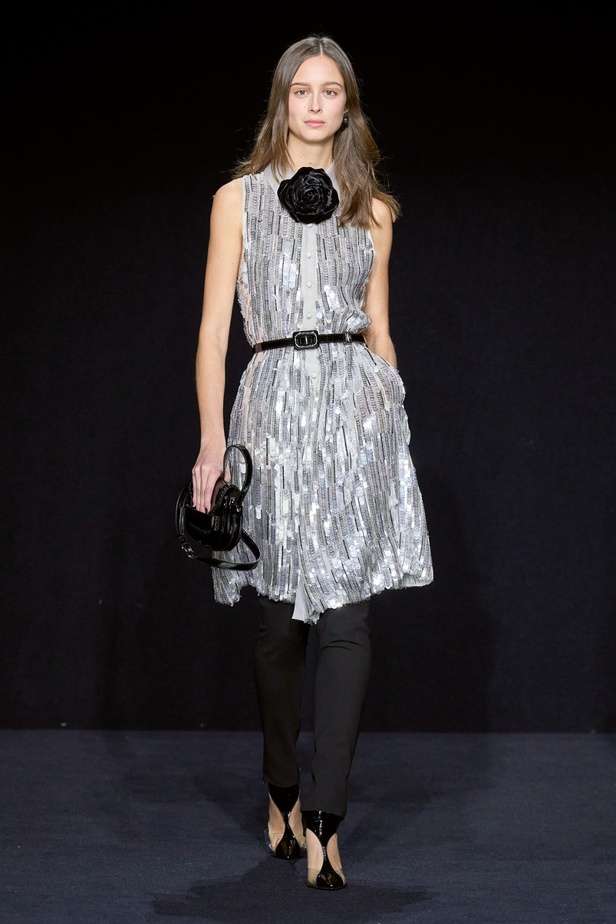 مجموعة Emporio Armani "سيرك الحياة"... إطلالات كلاسيكية بلمسة مرحة