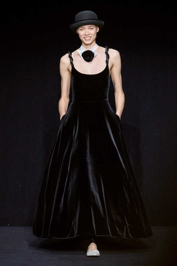 مجموعة Emporio Armani "سيرك الحياة"... إطلالات كلاسيكية بلمسة مرحة