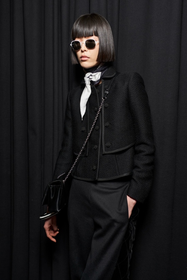 مجموعة Emporio Armani "سيرك الحياة"... إطلالات كلاسيكية بلمسة مرحة