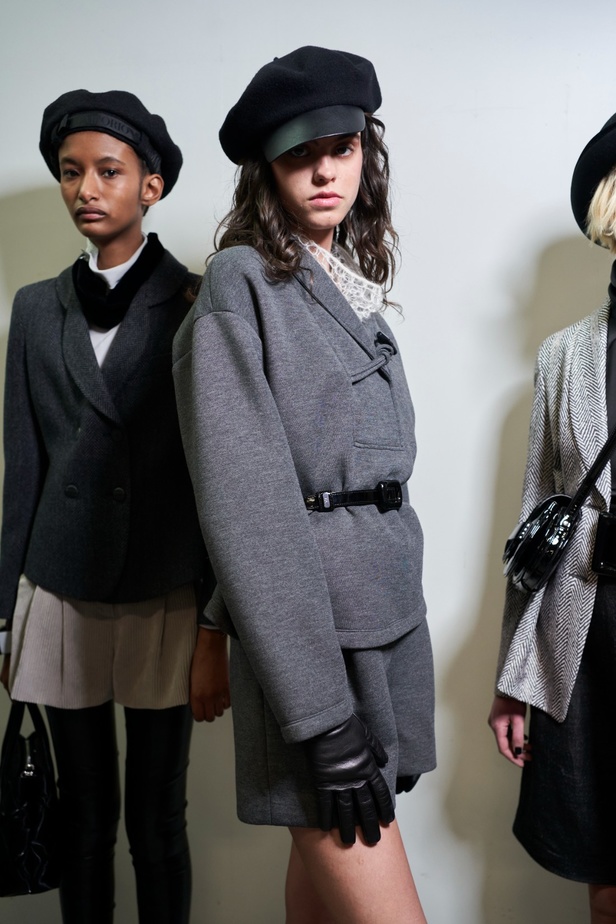 مجموعة Emporio Armani "سيرك الحياة"... إطلالات كلاسيكية بلمسة مرحة