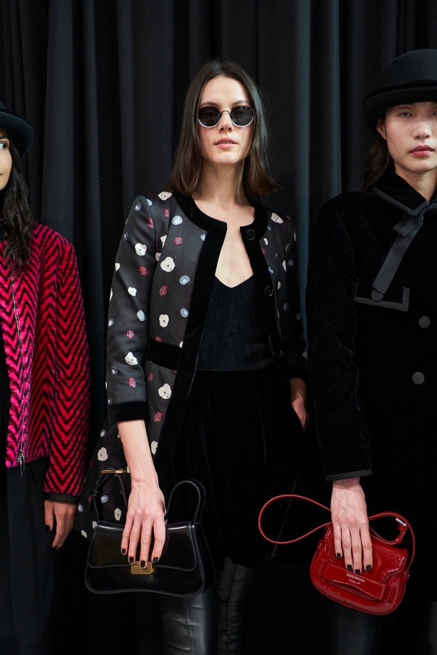 مجموعة Emporio Armani "سيرك الحياة"... إطلالات كلاسيكية بلمسة مرحة