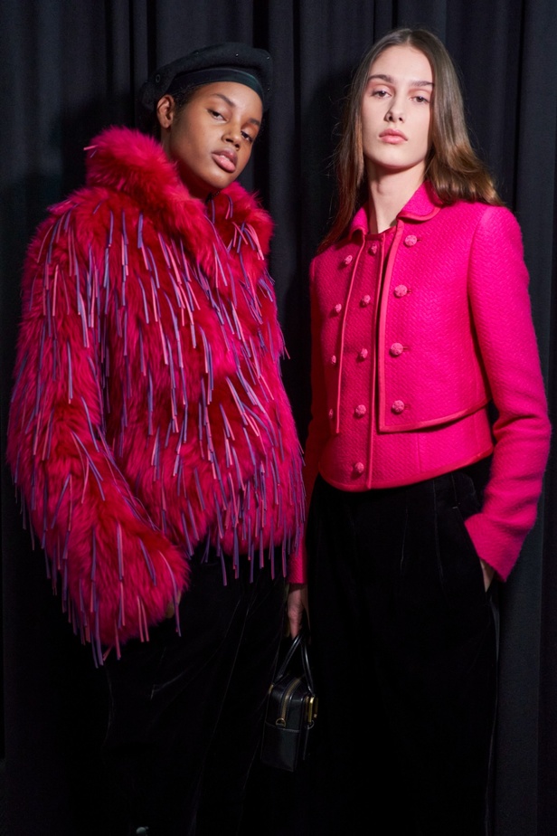 مجموعة Emporio Armani "سيرك الحياة"... إطلالات كلاسيكية بلمسة مرحة