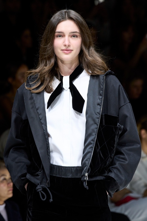 مجموعة Emporio Armani "سيرك الحياة"... إطلالات كلاسيكية بلمسة مرحة