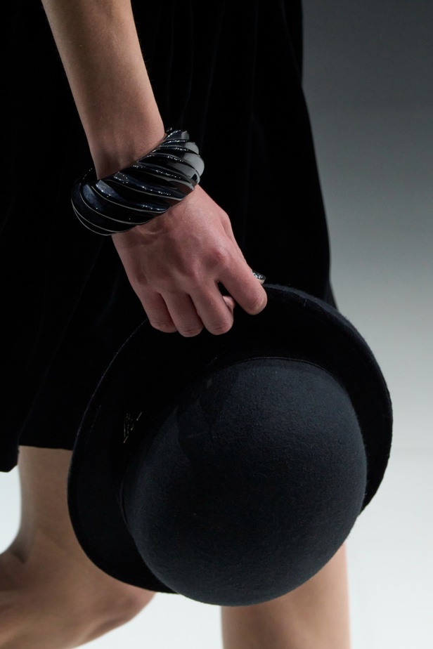 مجموعة Emporio Armani "سيرك الحياة"... إطلالات كلاسيكية بلمسة مرحة