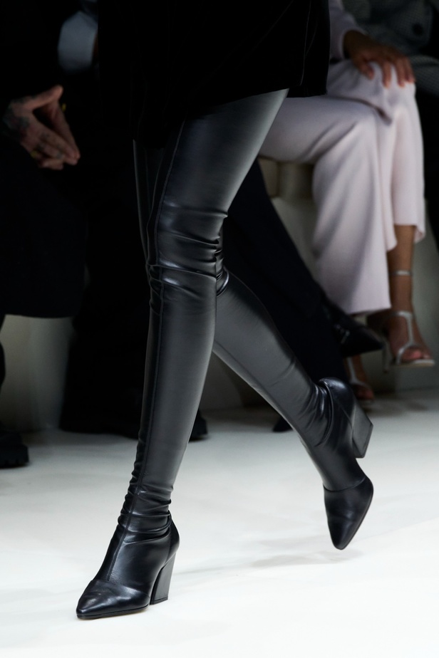 مجموعة Emporio Armani "سيرك الحياة"... إطلالات كلاسيكية بلمسة مرحة