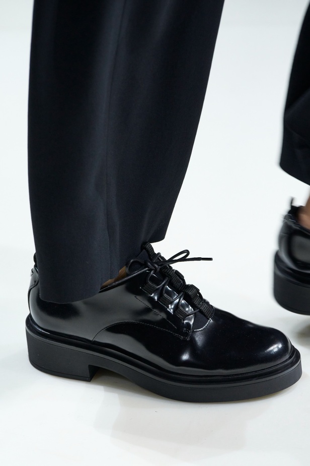 مجموعة Emporio Armani "سيرك الحياة"... إطلالات كلاسيكية بلمسة مرحة