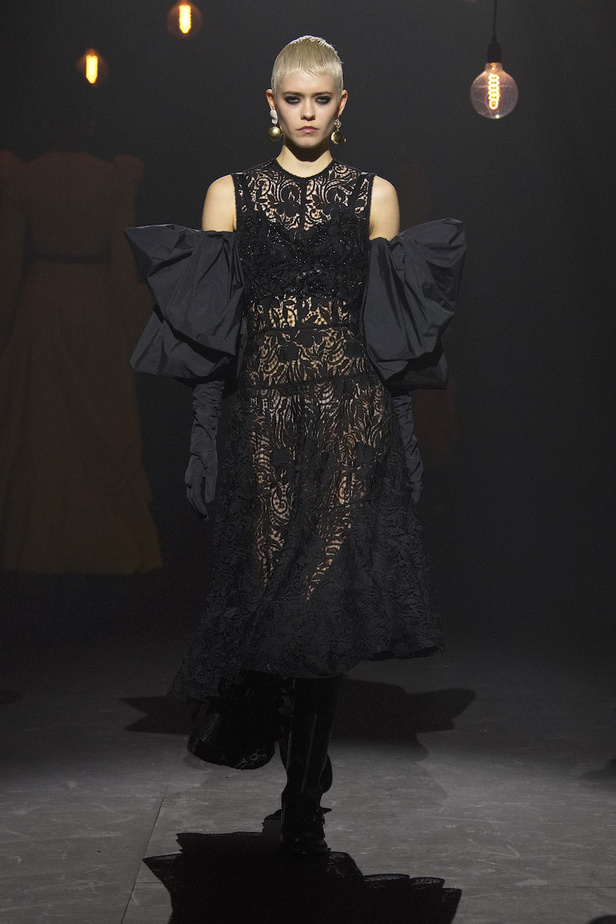 من مجموعة Erdem لموسم خريف وشتاء 2023-2024