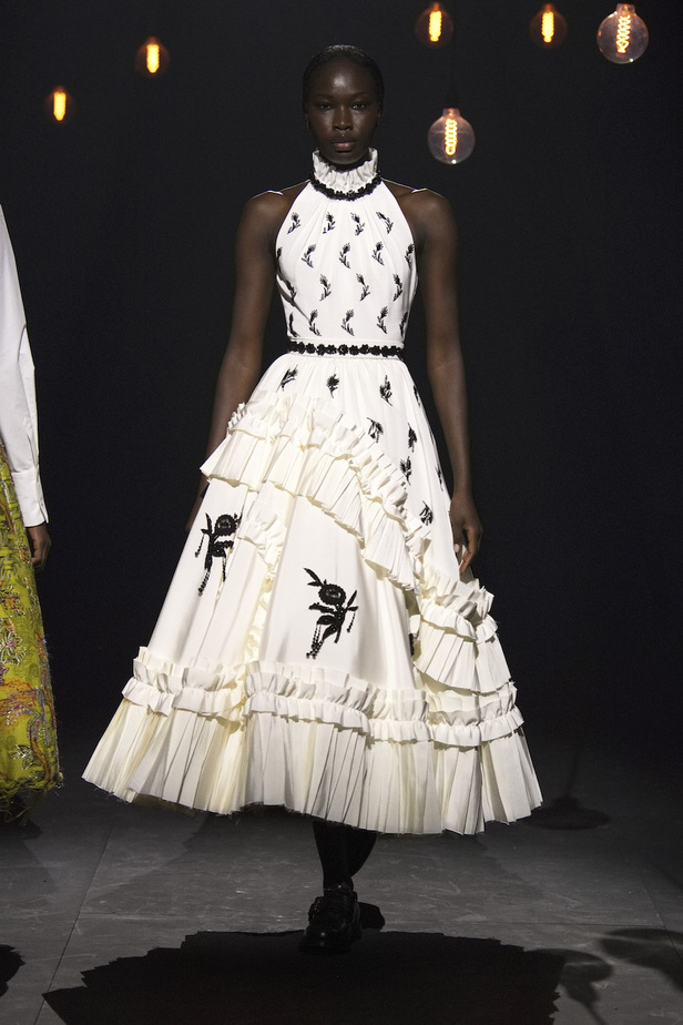 من مجموعة Erdem لموسم خريف وشتاء 2023-2024