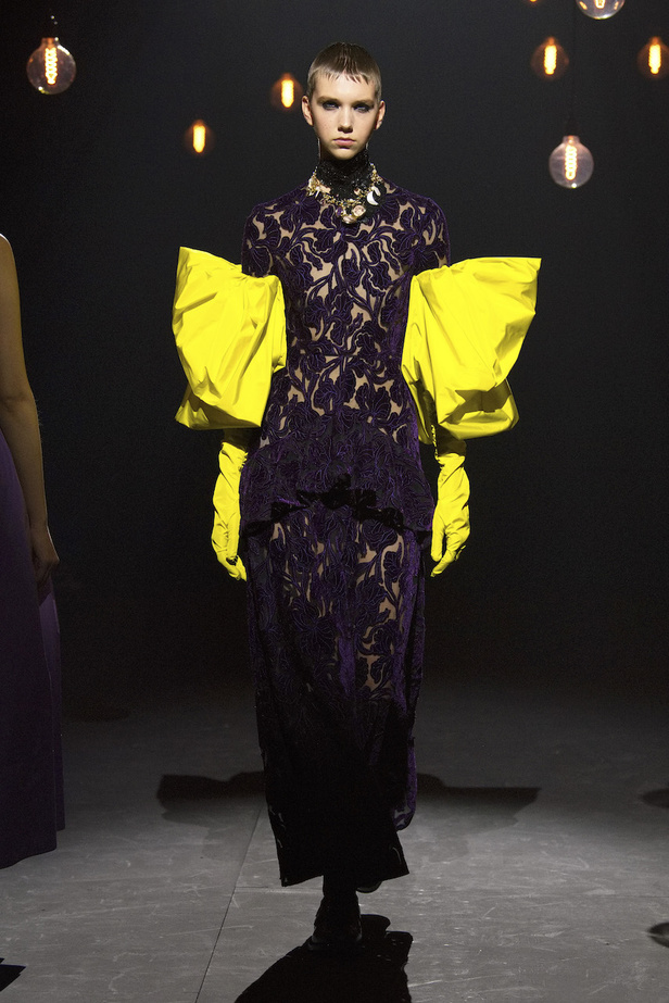 من مجموعة Erdem لموسم خريف وشتاء 2023-2024