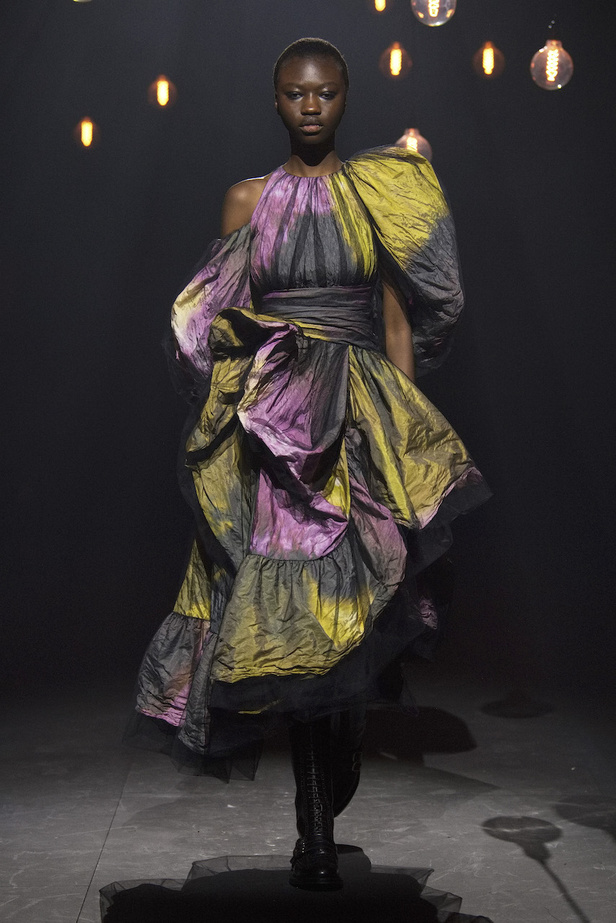 من مجموعة Erdem لموسم خريف وشتاء 2023-2024