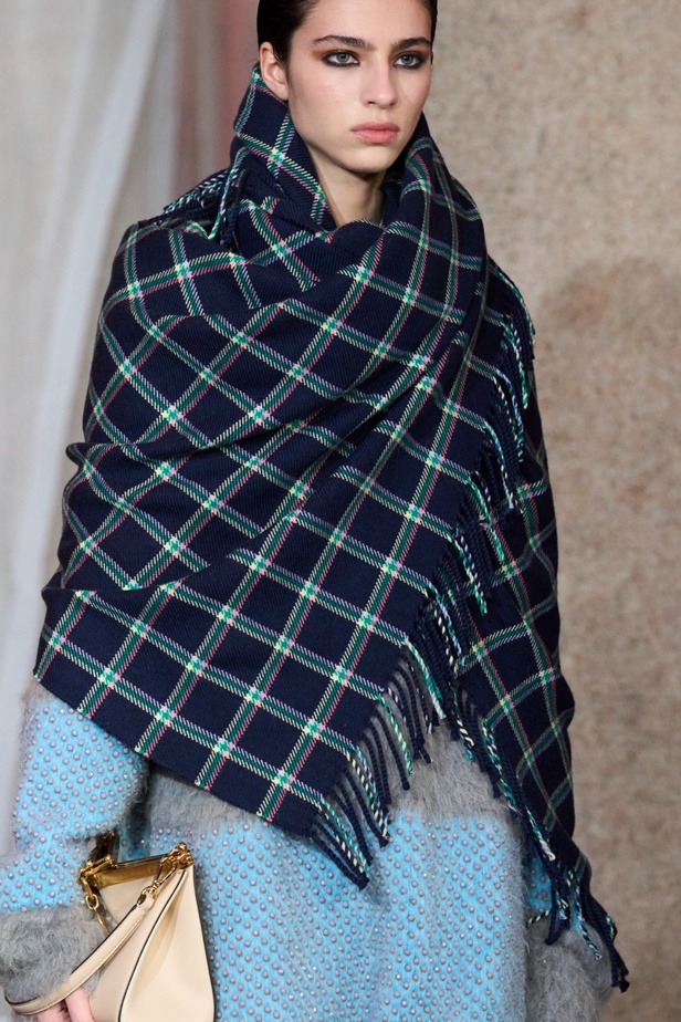 مجموعة Etro لخريف وشتاء 2023... عودة إلى الجذور واعتناق إرث المنسوجات الخاص بالدار 