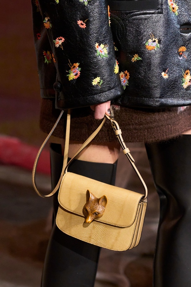 مجموعة Etro لخريف وشتاء 2023... عودة إلى الجذور واعتناق إرث المنسوجات الخاص بالدار 