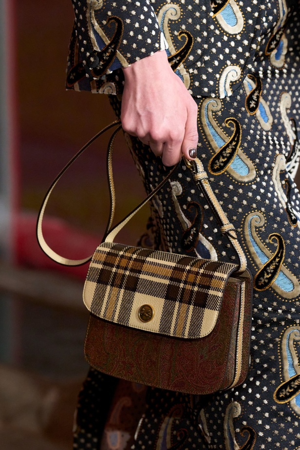 مجموعة Etro لخريف وشتاء 2023... عودة إلى الجذور واعتناق إرث المنسوجات الخاص بالدار 