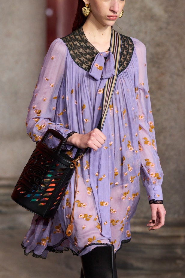 مجموعة Etro لخريف وشتاء 2023... عودة إلى الجذور واعتناق إرث المنسوجات الخاص بالدار 