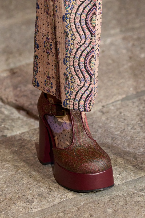 مجموعة Etro لخريف وشتاء 2023... عودة إلى الجذور واعتناق إرث المنسوجات الخاص بالدار 