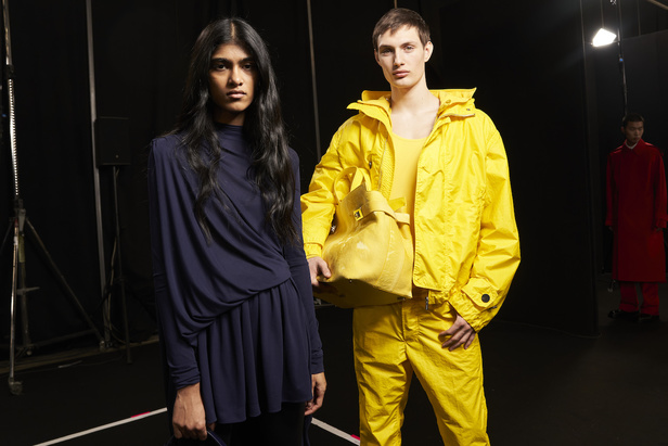 مجموعة فيراغامو لخريف 2023 اطلالات مونوكروم أنيقة وعصرية 