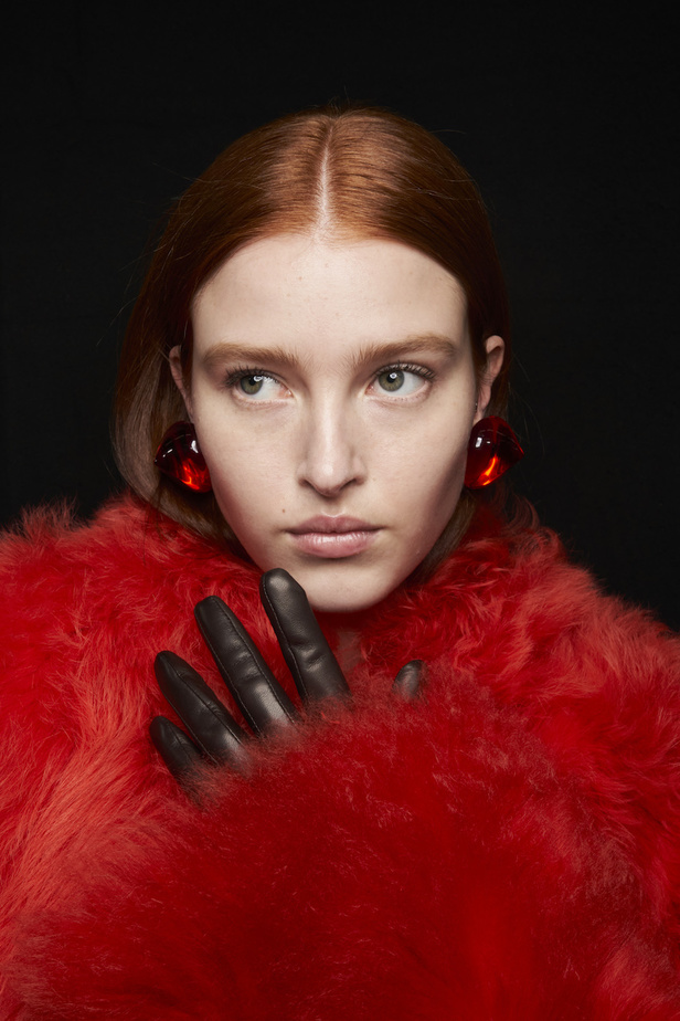 مجموعة فيراغامو لخريف 2023 اطلالات مونوكروم أنيقة وعصرية 