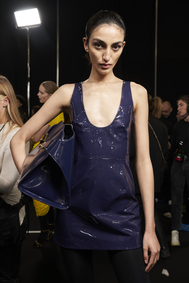 مجموعة فيراغامو لخريف 2023 اطلالات مونوكروم أنيقة وعصرية 