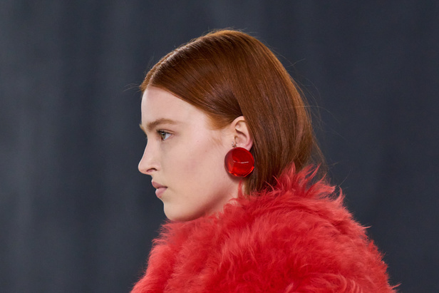 مجموعة فيراغامو لخريف 2023 اطلالات مونوكروم أنيقة وعصرية 