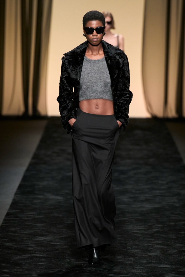  عرض Alberta Ferretti لخريف وشتاء 2023-2024