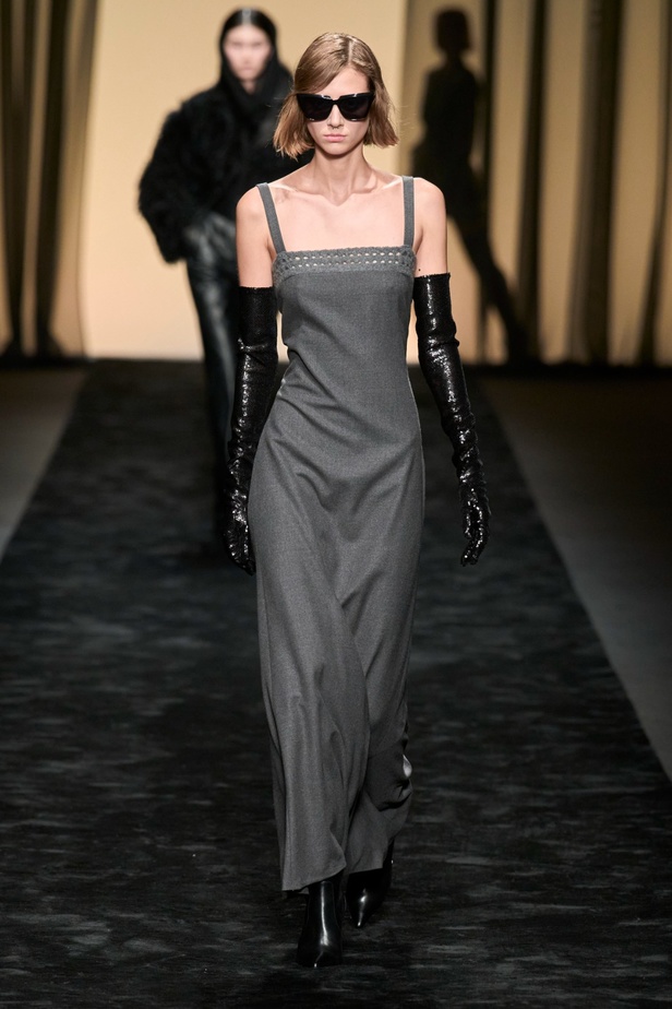  عرض Alberta Ferretti لخريف وشتاء 2023-2024