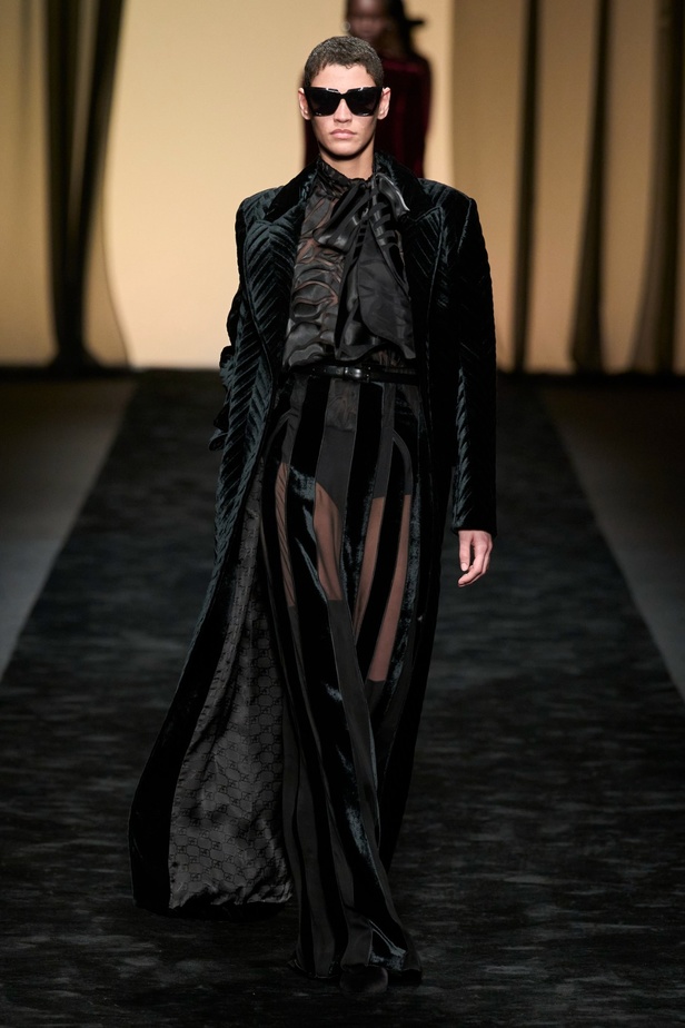  عرض Alberta Ferretti لخريف وشتاء 2023-2024