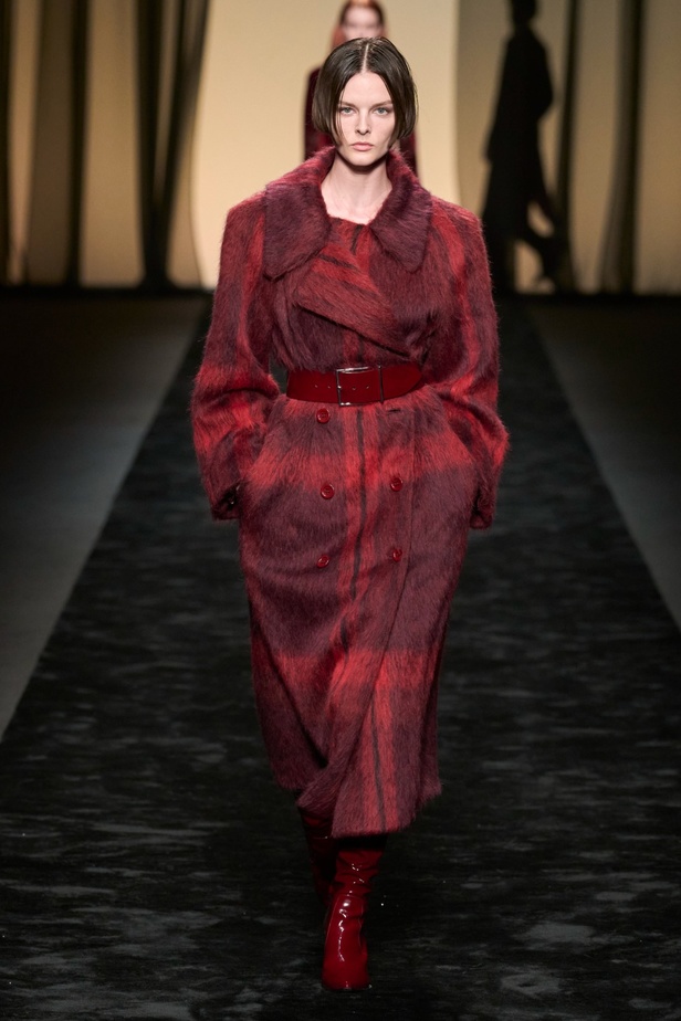  عرض Alberta Ferretti لخريف وشتاء 2023-2024