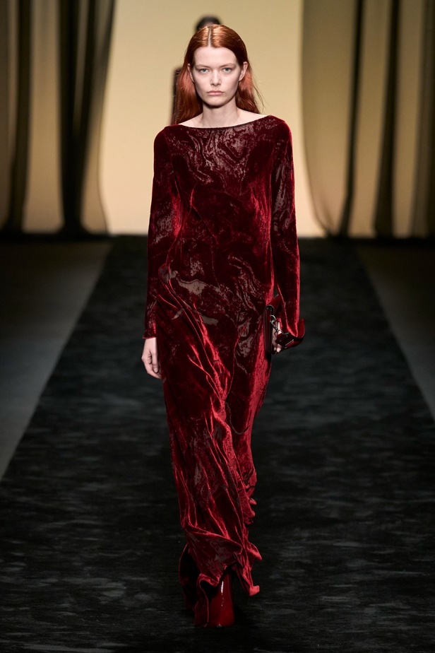  عرض Alberta Ferretti لخريف وشتاء 2023-2024