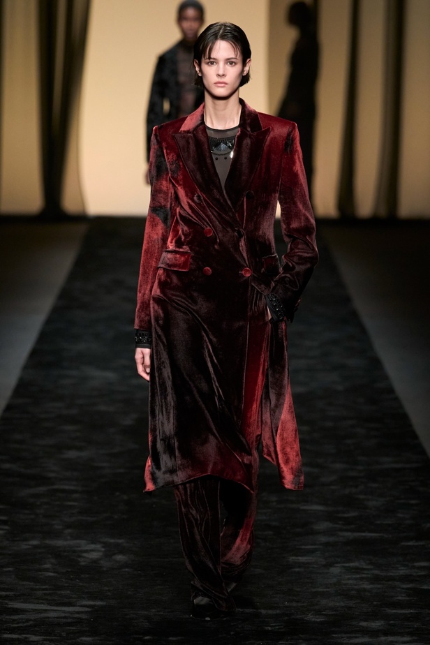  عرض Alberta Ferretti لخريف وشتاء 2023-2024