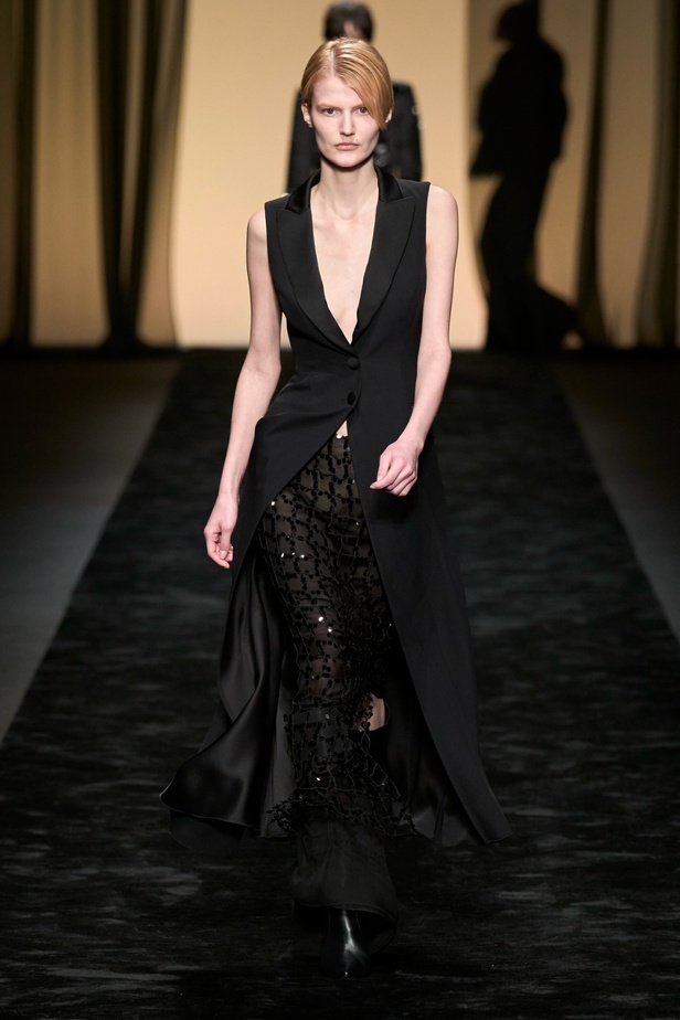  عرض Alberta Ferretti لخريف وشتاء 2023-2024