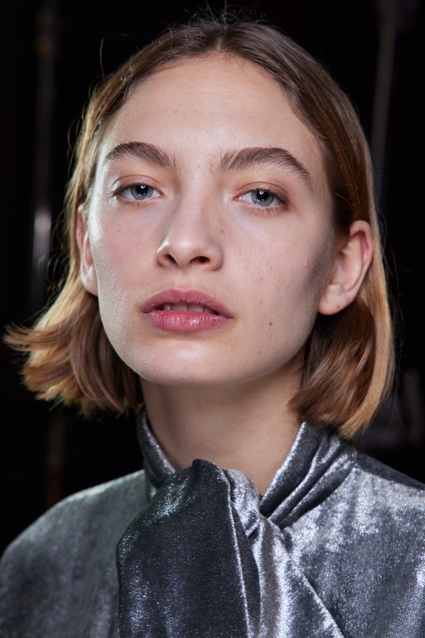 اطلالات جمالية من عرض Alberta Ferretti لخريف وشتاء 2023-2024