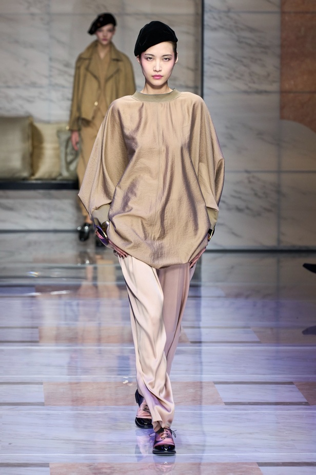 ألوان ترابية محايدة تزيّن تصاميم Giorgio Armani لموسم خريف وشتاء 2024