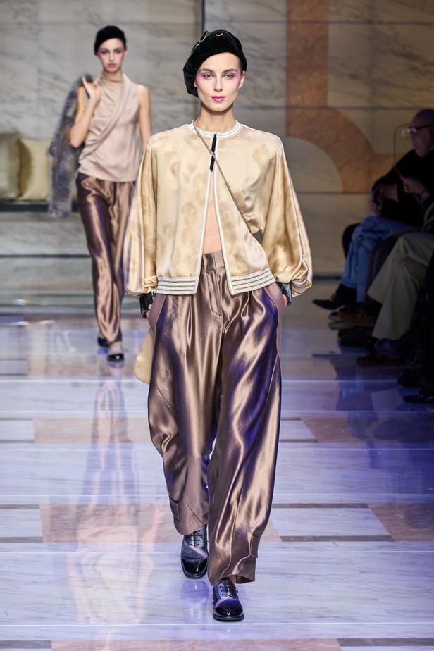 ألوان ترابية محايدة تزيّن تصاميم Giorgio Armani لموسم خريف وشتاء 2024