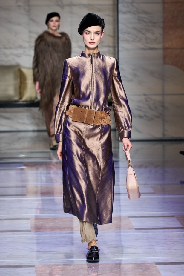 ألوان ترابية محايدة تزيّن تصاميم Giorgio Armani لموسم خريف وشتاء 2024