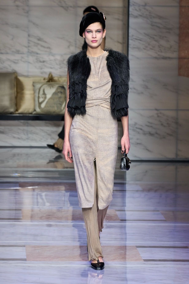 ألوان ترابية محايدة تزيّن تصاميم Giorgio Armani لموسم خريف وشتاء 2024
