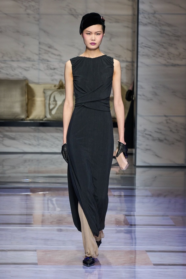 ألوان ترابية محايدة تزيّن تصاميم Giorgio Armani لموسم خريف وشتاء 2024