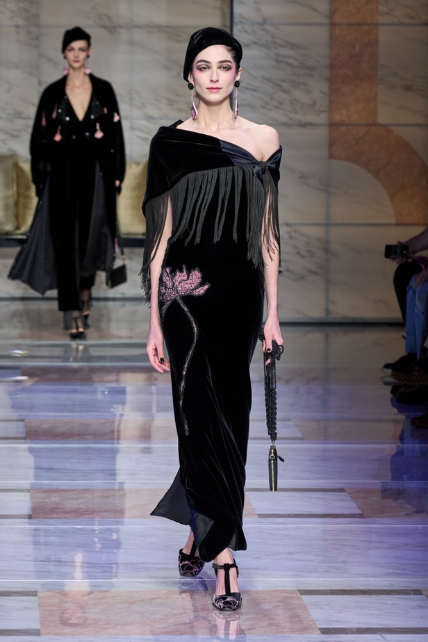 ألوان ترابية محايدة تزيّن تصاميم Giorgio Armani لموسم خريف وشتاء 2024