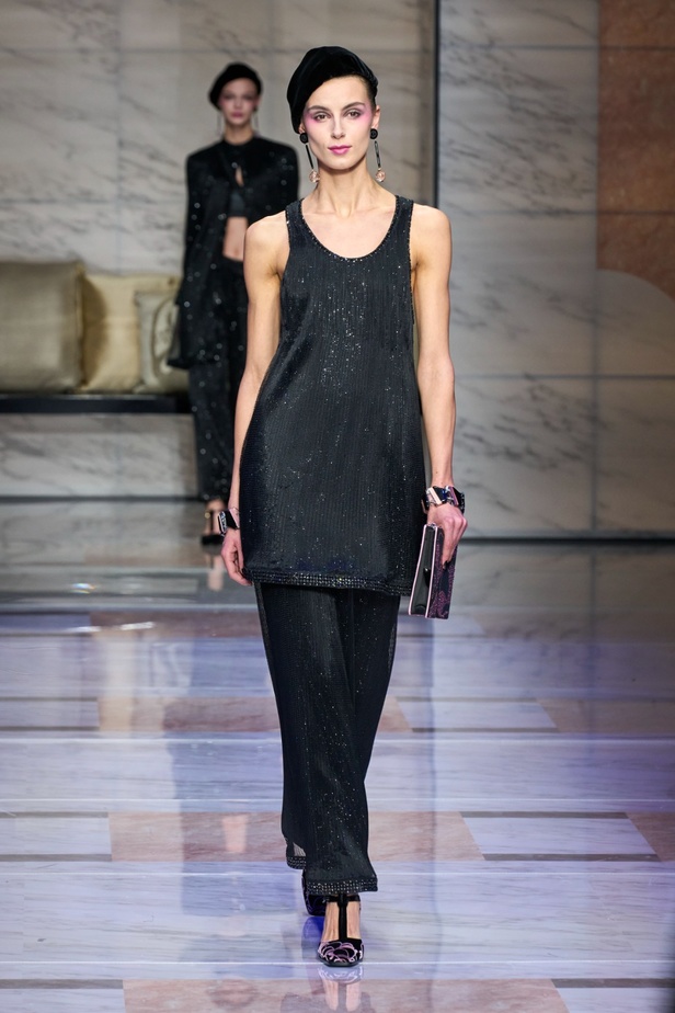 ألوان ترابية محايدة تزيّن تصاميم Giorgio Armani لموسم خريف وشتاء 2024