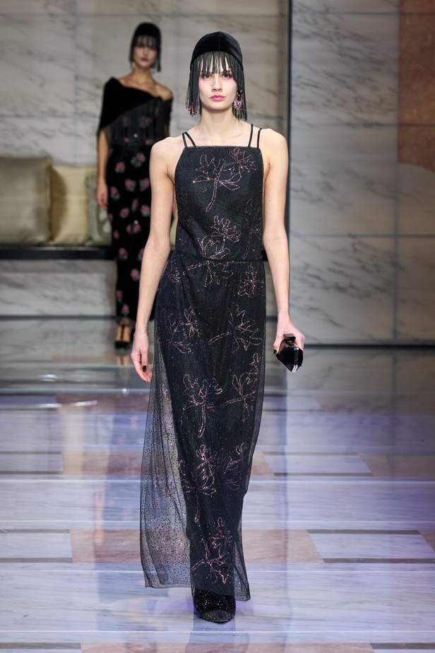 ألوان ترابية محايدة تزيّن تصاميم Giorgio Armani لموسم خريف وشتاء 2024