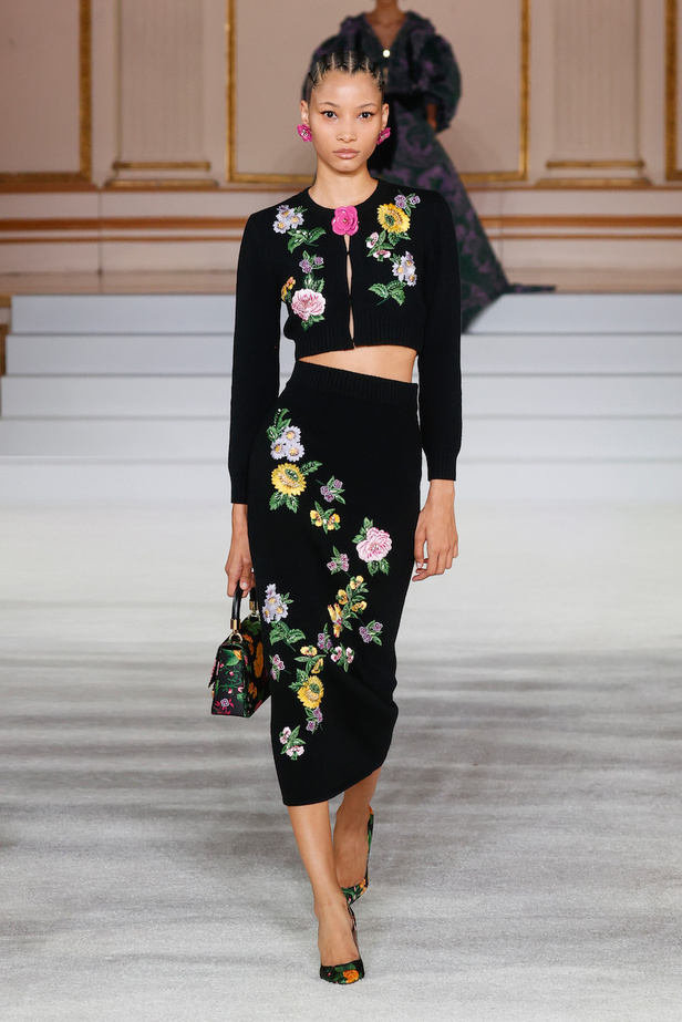 من مجموعة كارولينا هيريرا لموسم خريف وشتاء 2023-2024