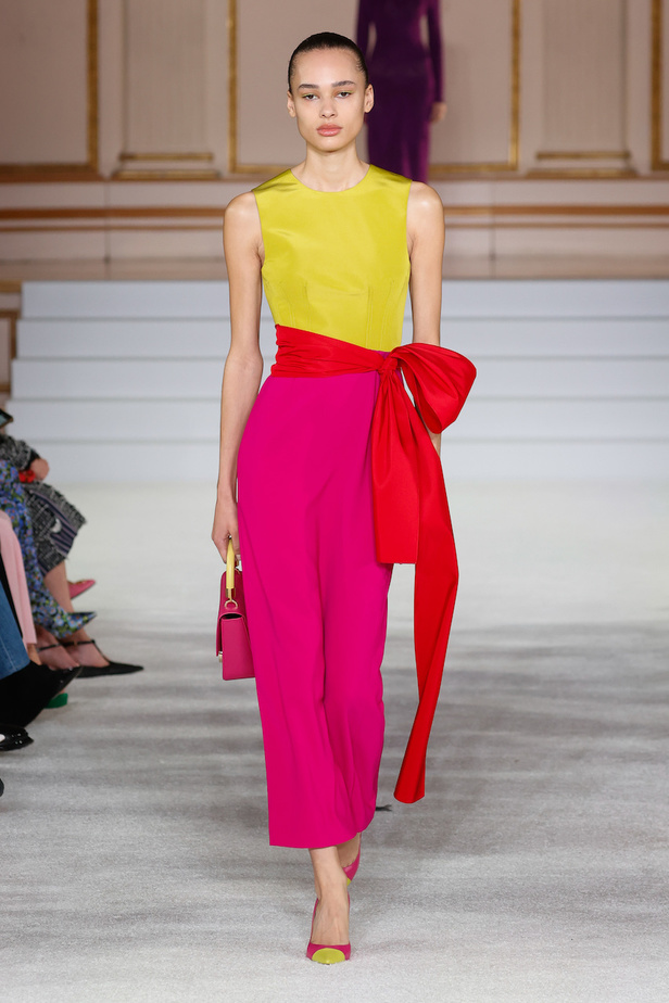 من مجموعة كارولينا هيريرا لموسم خريف وشتاء 2023-2024