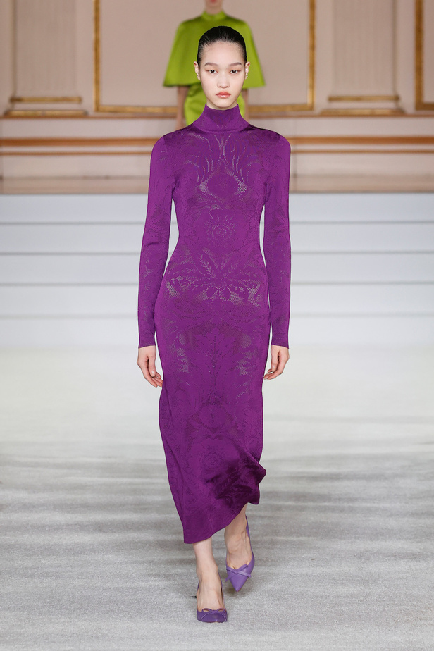 من مجموعة كارولينا هيريرا لموسم خريف وشتاء 2023-2024