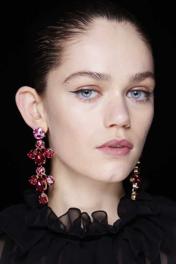 اكسسوارات من مجموعة كارولينا هيريرا لخريف 23 