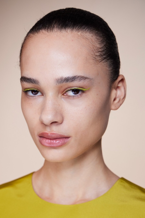 اطلالات جمالية من مجموعة كارولينا هيريرا لخريف 2023