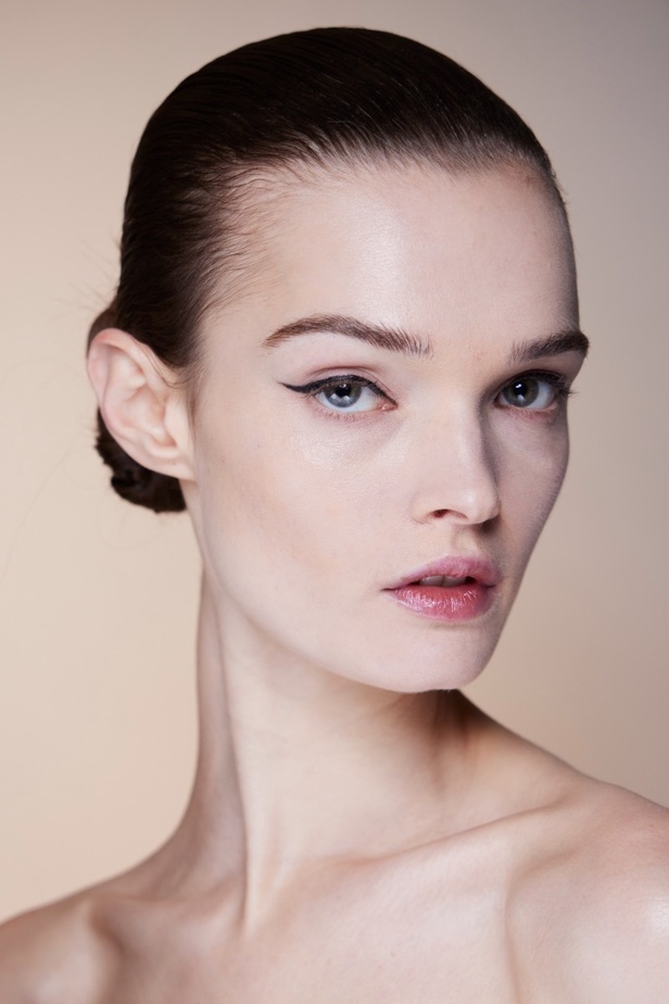 اطلالات جمالية من مجموعة كارولينا هيريرا لخريف 2023